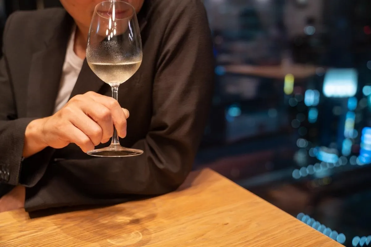 バーで本を読むなら！静けさと感性を満たす読書バー完全ガイド